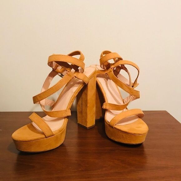 NWT Olivia Ferguson Suede   - Picture 3 of 5